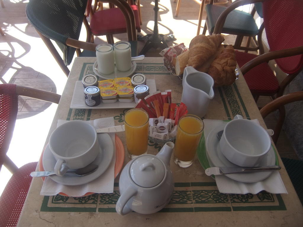Hotel-Café du Trinquet Cambo-les-Bains Esterno foto